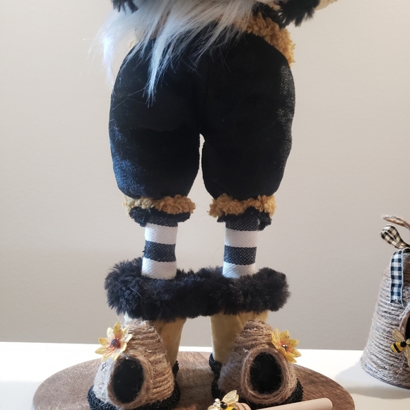 Bee Decor/ sunflower & bee gnome - Picture 9 of 13